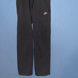 Grey nike sweatpants. Size adult Medium
